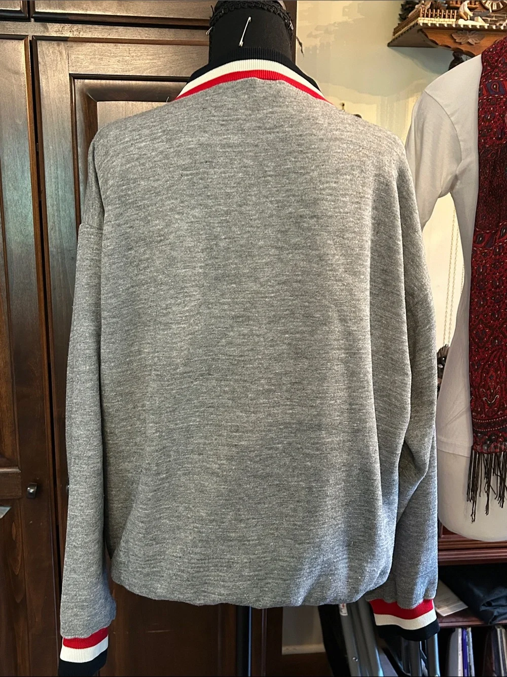 1970’s Russel Athletics “Gold Label” Sz L V-Neck Heather Grey Sweatshirt